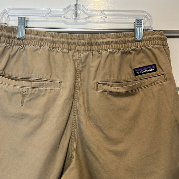 Patagonia men’s Tan Cargo Shorts size 32. - Picture 6 of 13